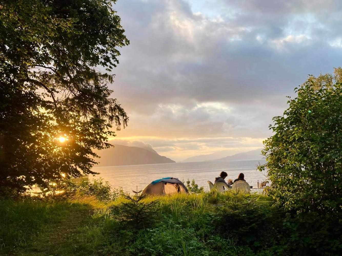 Hotel Nokling & Camping Hjelmeland Экстерьер фото